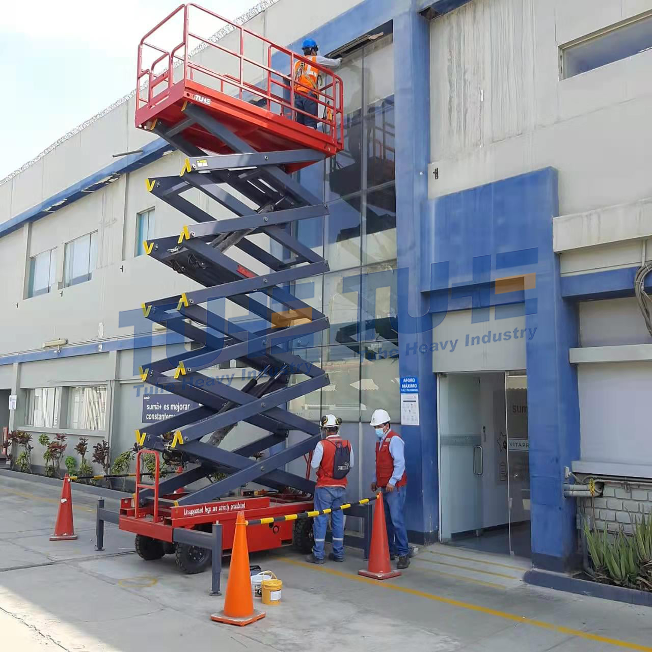 hydraulic scissor lift .webp